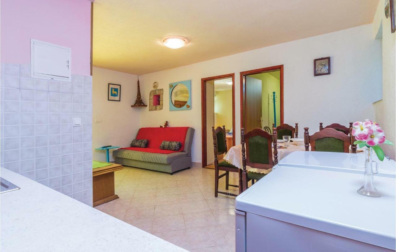 Pet Friendly Apartment In Porec With Wifi 外观 照片